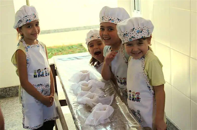 Lanah Aparecida Silva, 6 anos, Vitória Aparecida Rodrigues, 5 anos, Antonella Samira Silva , 6 anos e Clara Zorzi Tizianel, 5 anos.